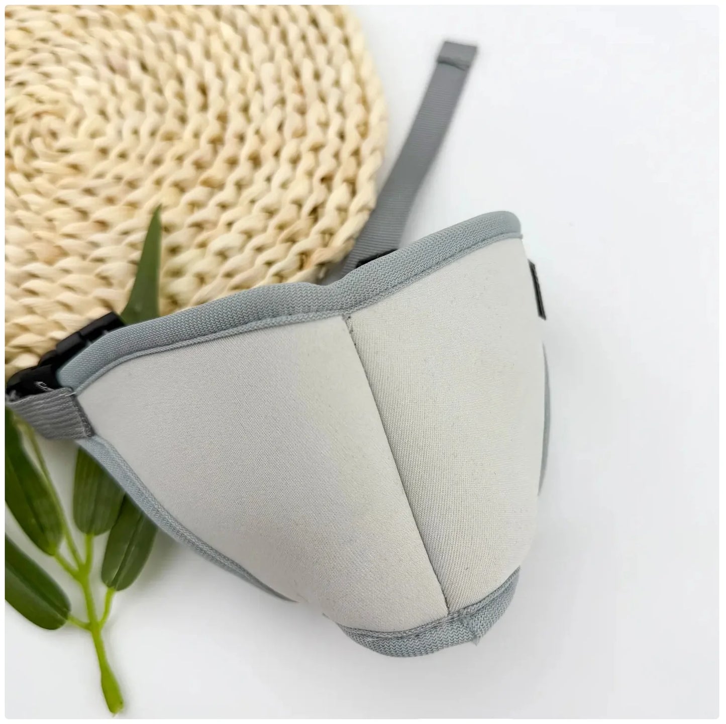 Say goodbye to grooming struggles! 🐾✨ Check out our breathable & adjustable cat muzzle for stress-free nail trimming and grooming sessions! 🐱💖