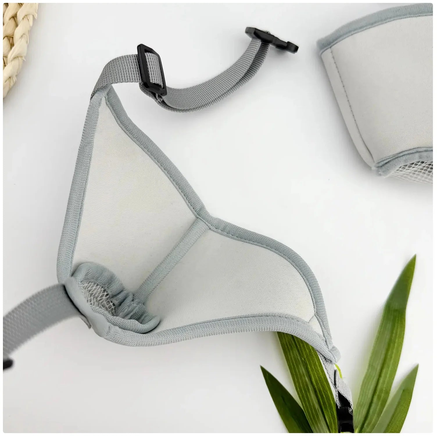 Say goodbye to grooming struggles! 🐾✨ Check out our breathable & adjustable cat muzzle for stress-free nail trimming and grooming sessions! 🐱💖