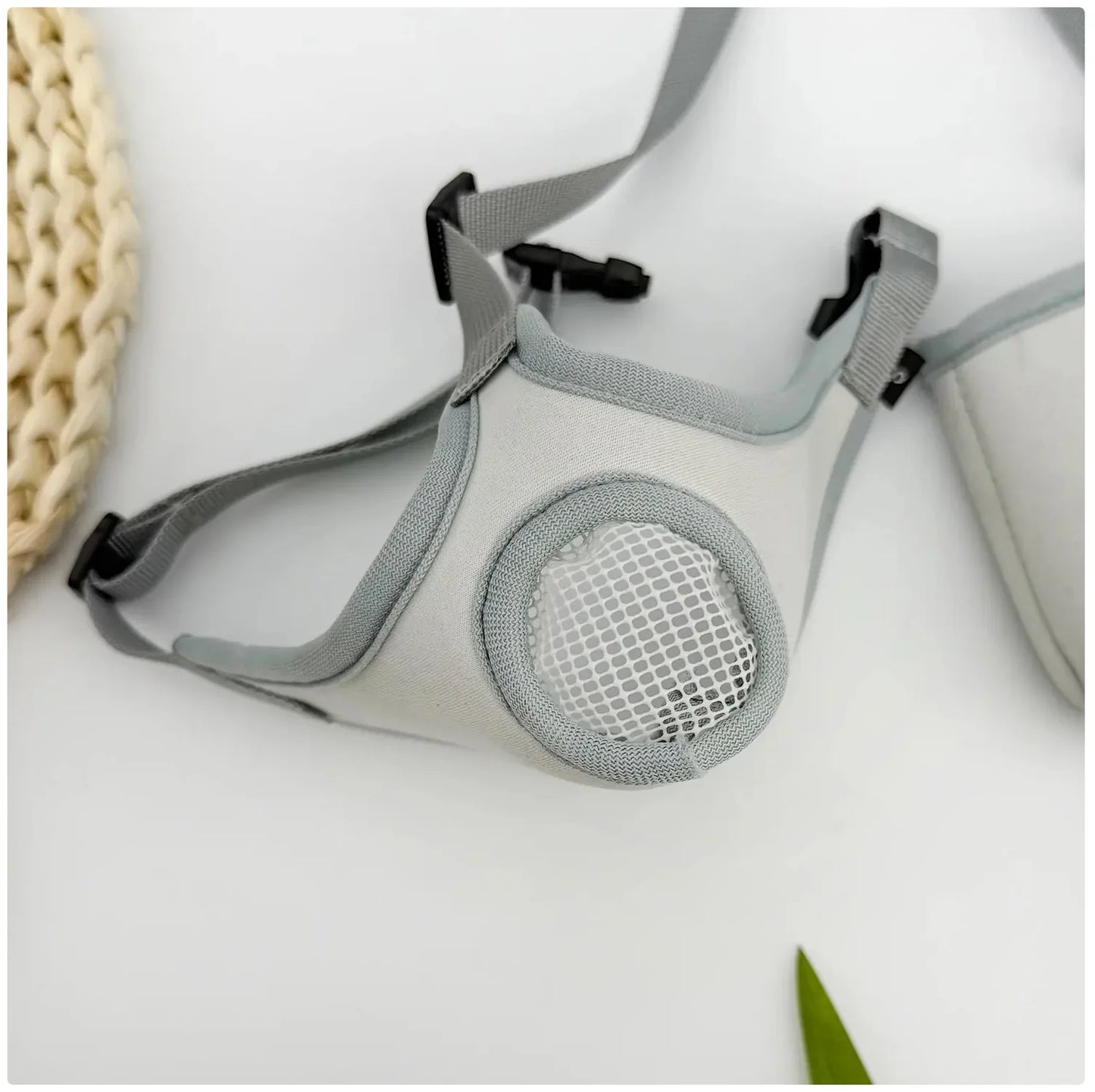 Say goodbye to grooming struggles! 🐾✨ Check out our breathable & adjustable cat muzzle for stress-free nail trimming and grooming sessions! 🐱💖